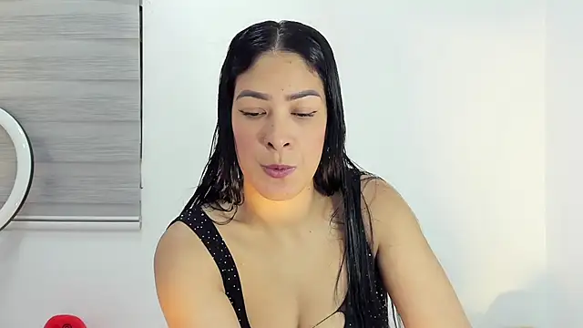 bella hadid1  online show from 20, 12, 2025