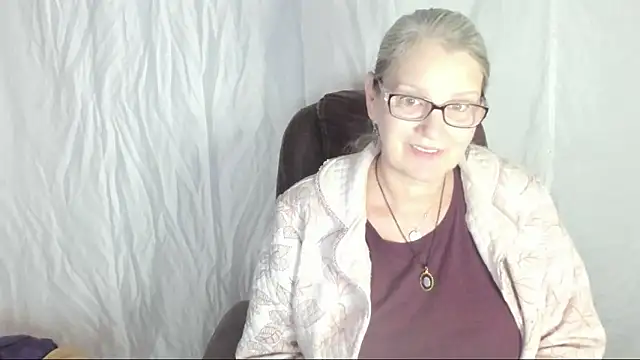 irinamaux online show from 28, 2, 2025