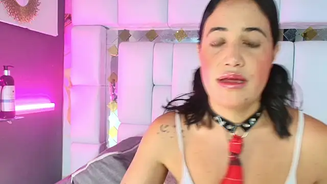 emily madrid online show from 15, 11, 2025