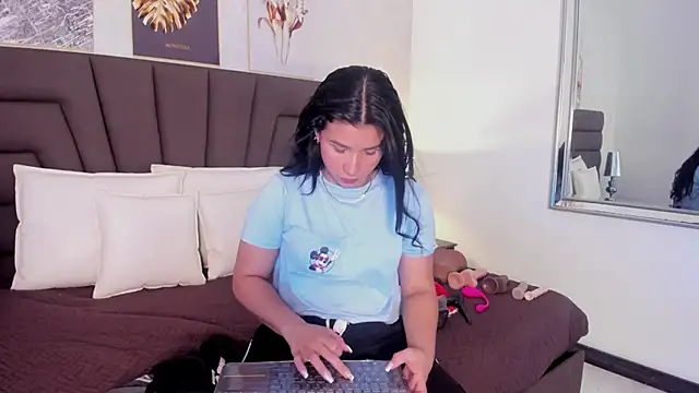 Snapshot of Sofi_Perez_ chatting on 27, 2, 2025 Sofi Perez online show from 27, 2, 2025
