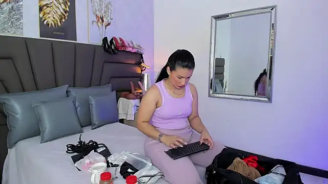 Snapshot of Sofi_Perez_ chatting on 3, 6, 2026 Sofi Perez online show from 3, 6, 2026