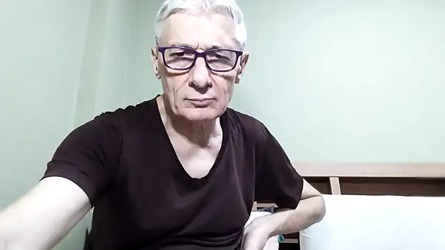 Snapshot of BIGUNCUTHARDCOCK chatting on 4, 10, 2025 BIGUNCUTHARDCOCK online show from 4, 10, 2025