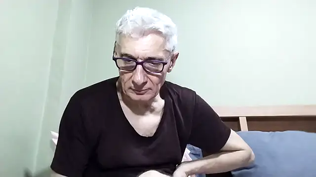 Snapshot of BIGUNCUTHARDCOCK chatting on 10, 10, 2025 BIGUNCUTHARDCOCK online show from 10, 10, 2025