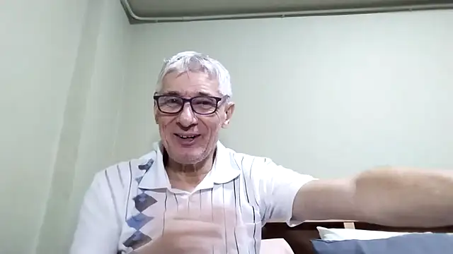 Snapshot of BIGUNCUTHARDCOCK chatting on 14, 10, 2025 BIGUNCUTHARDCOCK online show from 14, 10, 2025