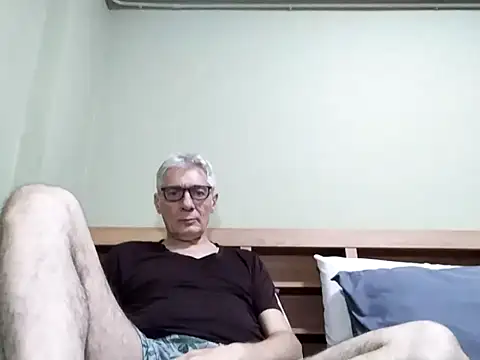 Snapshot of BIGUNCUTHARDCOCK chatting on 15, 10, 2025 BIGUNCUTHARDCOCK online show from 15, 10, 2025