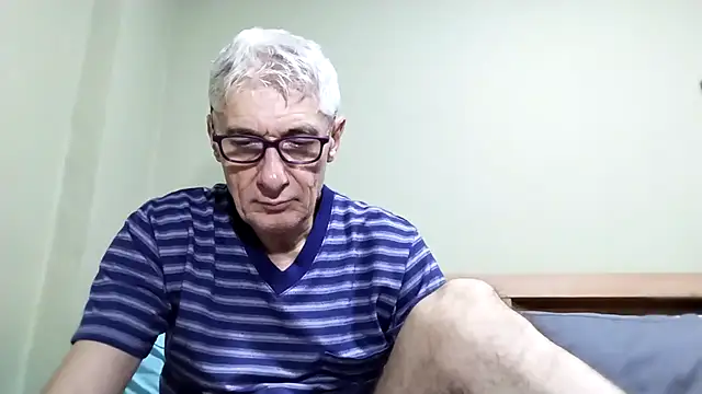 Snapshot of BIGUNCUTHARDCOCK chatting on 17, 10, 2025 BIGUNCUTHARDCOCK online show from 17, 10, 2025