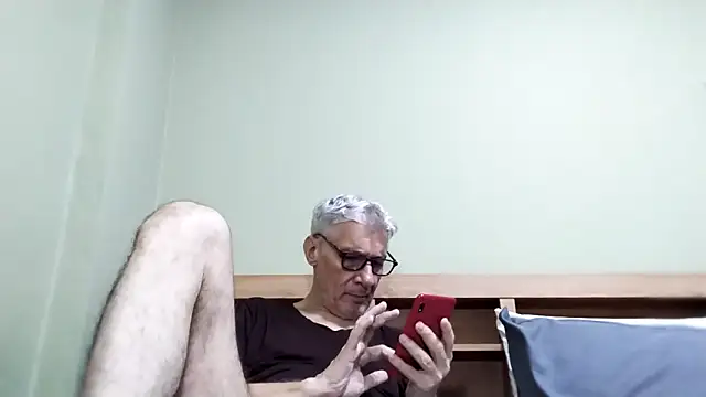 Snapshot of BIGUNCUTHARDCOCK chatting on 21, 10, 2025 BIGUNCUTHARDCOCK online show from 21, 10, 2025