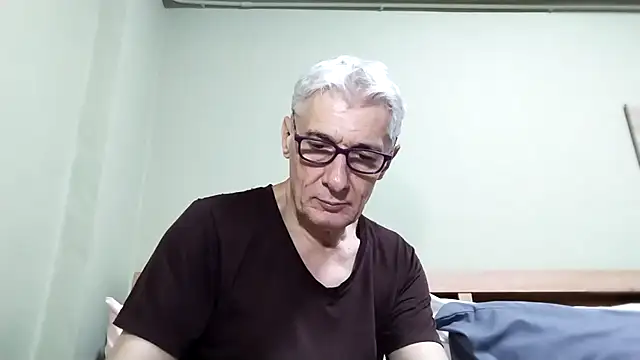 Snapshot of BIGUNCUTHARDCOCK chatting on 23, 10, 2025 BIGUNCUTHARDCOCK online show from 23, 10, 2025