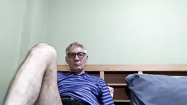 Snapshot of BIGUNCUTHARDCOCK chatting on 29, 10, 2025 BIGUNCUTHARDCOCK online show from 29, 10, 2025