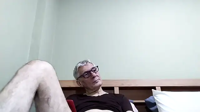 Snapshot of BIGUNCUTHARDCOCK chatting on 29, 10, 2025 BIGUNCUTHARDCOCK online show from 29, 10, 2025