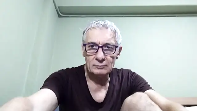 Snapshot of BIGUNCUTHARDCOCK chatting on 15, 11, 2025 BIGUNCUTHARDCOCK online show from 15, 11, 2025