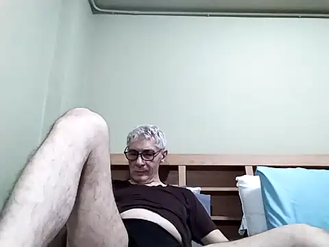 Snapshot of BIGUNCUTHARDCOCK chatting on 15, 11, 2025 BIGUNCUTHARDCOCK online show from 15, 11, 2025