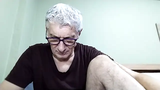 Snapshot of BIGUNCUTHARDCOCK chatting on 24, 11, 2025 BIGUNCUTHARDCOCK online show from 24, 11, 2025