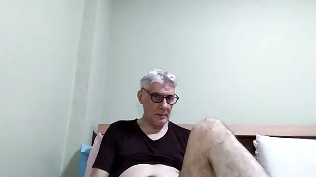 Snapshot of BIGUNCUTHARDCOCK chatting on 17, 12, 2025 BIGUNCUTHARDCOCK online show from 17, 12, 2025