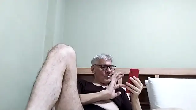 Snapshot of BIGUNCUTHARDCOCK chatting on 18, 12, 2025 BIGUNCUTHARDCOCK online show from 18, 12, 2025