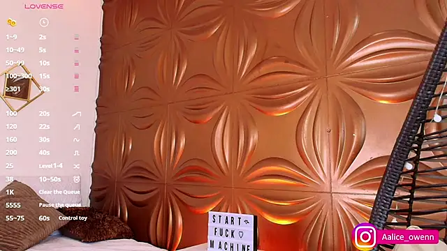 Snapshot of Aliceowenn chatting on 5, 3, 2025 Aliceowenn online show from 5, 3, 2025