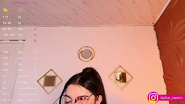 Snapshot of Aliceowenn chatting on 20, 3, 2025 Aliceowenn online show from 20, 3, 2025