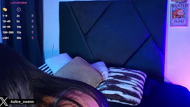 Snapshot of Aliceowenn chatting on 7, 11, 2025 Aliceowenn online show from 7, 11, 2025