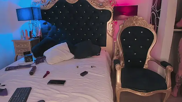 Snapshot of EmilyAllen_ chatting on 11, 12, 2024 EmilyAllen online show from 11, 12, 2024