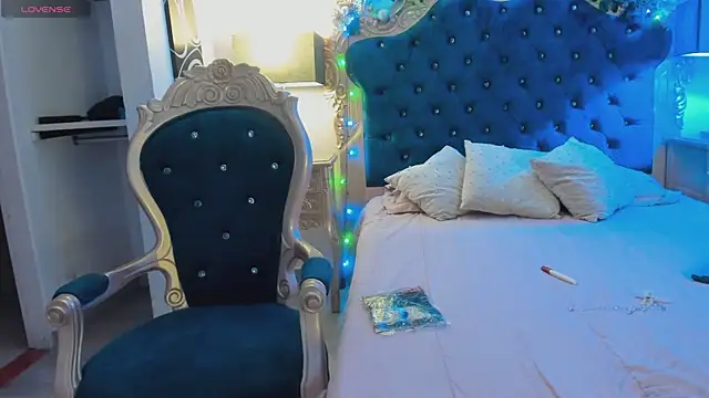 Snapshot of EmilyAllen_ chatting on 18, 12, 2024 EmilyAllen online show from 18, 12, 2024