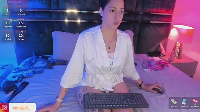 Snapshot of EmilyAllen_ chatting on 27, 2, 2025 EmilyAllen online show from 27, 2, 2025