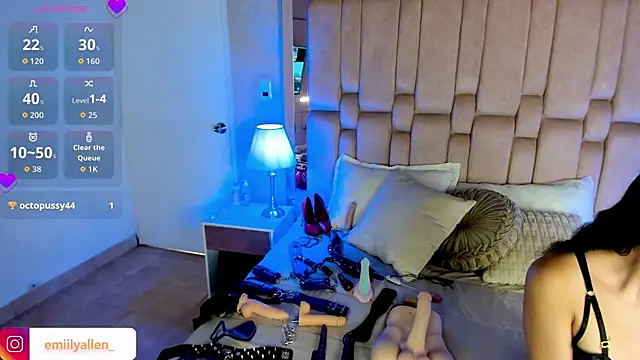 Snapshot of EmilyAllen_ chatting on 9, 10, 2025 EmilyAllen online show from 9, 10, 2025