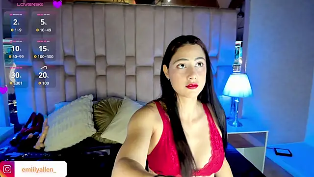 Snapshot of EmilyAllen_ chatting on 18, 10, 2025 EmilyAllen online show from 18, 10, 2025