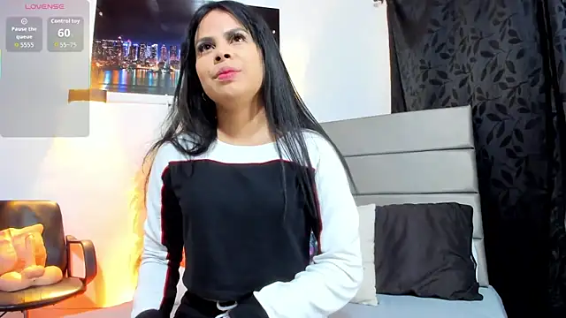 Julieta Coopeer  online show from 29, 6, 2026