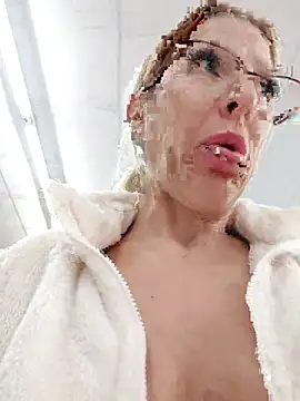 Snapshot of blondyruby chatting on 12, 11, 2025 blondyruby online show from 12, 11, 2025