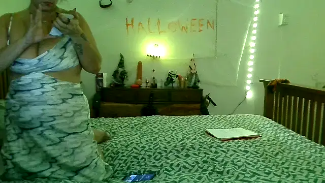 Snapshot of ExoticVibes69 chatting on 17, 10, 2025 ExoticVibes69 online show from 17, 10, 2025