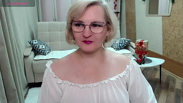 Snapshot of BlondeBrilliant7 chatting on 15, 12, 2024 BlondeBrilliant7 online show from 15, 12, 2024