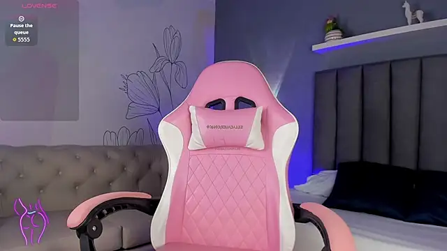 Snapshot of atenea_jones chatting on 23, 10, 2025 atenea jones online show from 23, 10, 2025