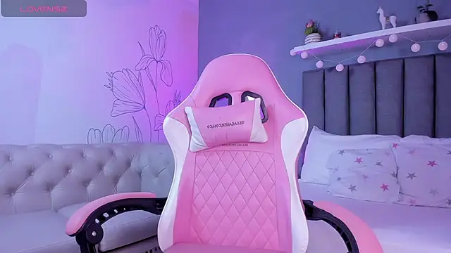 Snapshot of atenea_jones chatting on 15, 12, 2025 atenea jones online show from 15, 12, 2025