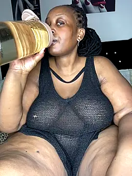 Snapshot of MsWhiteChocolatte chatting on 7, 10, 2025 MsWhiteChocolatte online show from 7, 10, 2025