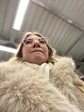 Snapshot of NewLale chatting on 24, 2, 2025 NewLale online show from 24, 2, 2025