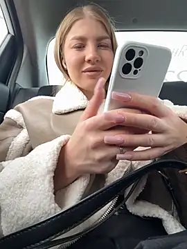 Snapshot of NewLale chatting on 11, 10, 2025 NewLale online show from 11, 10, 2025