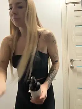 Snapshot of NewLale chatting on 30, 10, 2025 NewLale online show from 30, 10, 2025