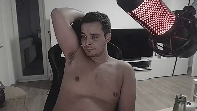 Snapshot of SharkLuigi chatting on 31, 10, 2025 SharkLuigi online show from 31, 10, 2025