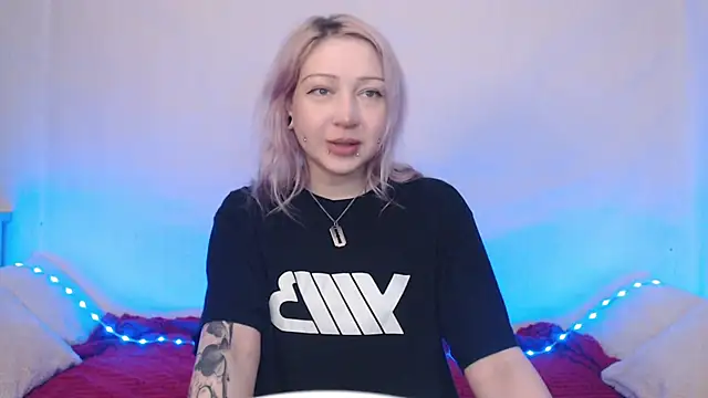 Snapshot of Emily_hardcore chatting on 13, 12, 2025 Emily hardcore online show from 13, 12, 2025