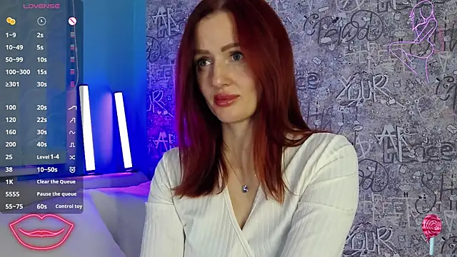 Snapshot of ElisaJane chatting on 14, 11, 2025 ElisaJane online show from 14, 11, 2025