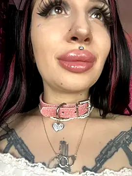 Snapshot of Molly__Moon chatting on 5, 12, 2024 Molly Moon online show from 5, 12, 2024