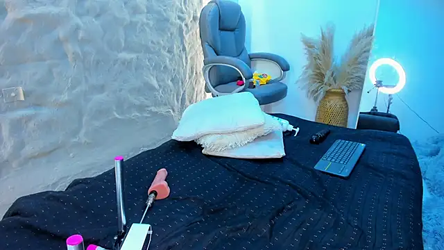 Isa  Blanc online show from 13, 2, 2025