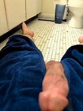 Snapshot of RandomGuy420lol chatting on 19, 11, 2025 RandomGuy420lol online show from 19, 11, 2025