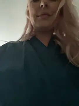 Snapshot of MerlinDave chatting on 27, 12, 2024 MerlinDave online show from 27, 12, 2024