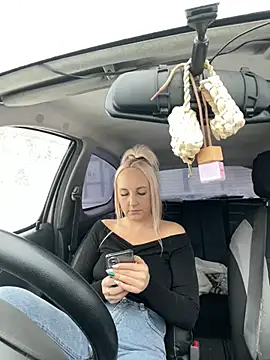 Snapshot of MerlinDave chatting on 4, 1, 2025 MerlinDave online show from 4, 1, 2025