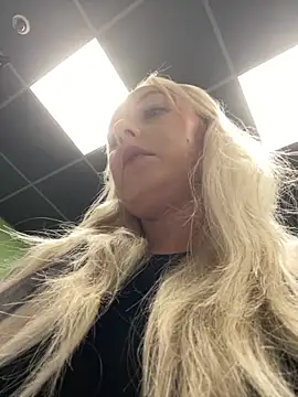 Snapshot of MerlinDave chatting on 11, 9, 2025 MerlinDave online show from 11, 9, 2025