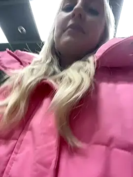 Snapshot of MerlinDave chatting on 6, 10, 2025 MerlinDave online show from 6, 10, 2025