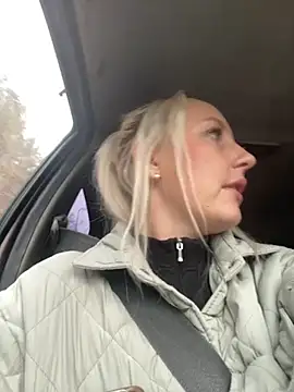 Snapshot of MerlinDave chatting on 22, 10, 2025 MerlinDave online show from 22, 10, 2025