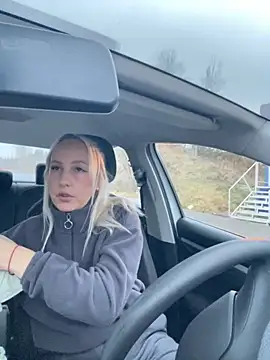 Snapshot of MerlinDave chatting on 27, 10, 2025 MerlinDave online show from 27, 10, 2025