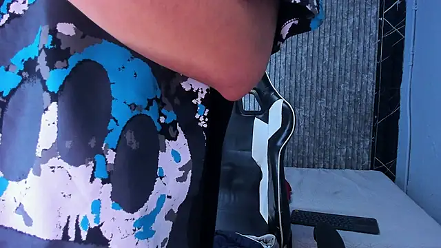 Mike 0233  online show from 17, 10, 2025